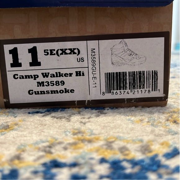 NIB, Men’s Hiking Boots - Picture 4 of 4